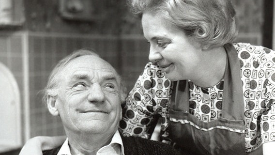 Herny Vahl und Heidi Kabel in "Mudderl steiht ehren Mann", Spielzeit 1962/63 © Ohnsorg Theater 