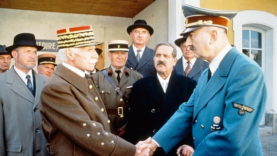 Im französischen Spielfilm "Pétain" aus dem Jahre 1993 spielt Ludwig Haas Adolf Hitler. © picture alliance/Mary Evans Picture Library 