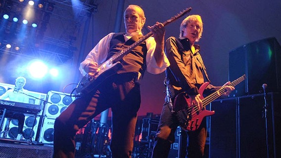 Status Quo beim NDR 2 Plaza Festival am 8. Juni 2007 (Francis Rossi li., Rick Parfitt) © NDR 2 Foto: Marco Maas