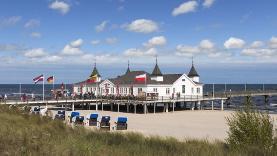 Die Seebrücke im Seebad Ahlbeck auf Usedom. © picture allianc/imageBROKER/Martin Siepmann Foto: Martin Siepmann