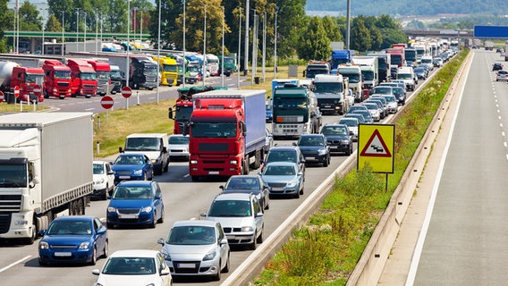 Stau auf der Autobahn. © Colourbox Foto: Petra D