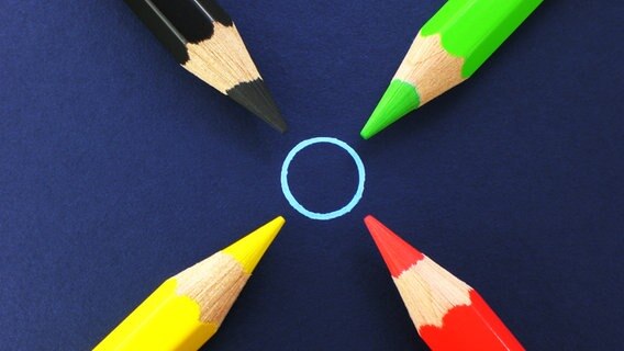 Symbolfoto: Farbspiel vor den anstehenden Wahlen. © Fotolia Foto: photocrew