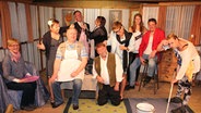 Viele Schauspieler auf der Bühne im Stück De tra Musketiere © Wilfried Dix Foto: Wilfried Dix