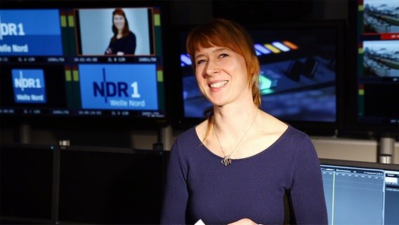 NDR 1 Welle Nord Moderatorin Mandy Schmidt im Fangfragen Interview. © NDR 