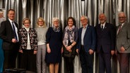 Die Mitglieder des Plattdeutschen Rates bei der Jubiläumsfeier im Theater am Wilhelmplatz am ersten Februar 2020 in Kiel © NDR Foto: Lornz Lorenzen