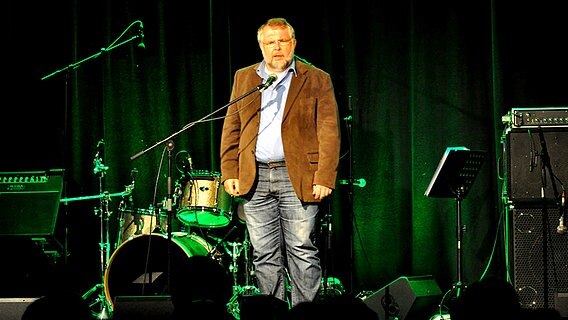 Gerd Spiekermann auf der Bühne  Foto: Maja Bahtijarevic