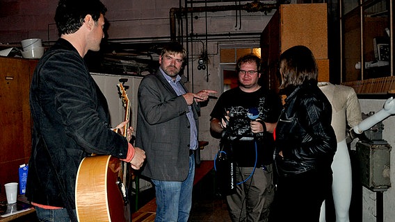 Jan Graf im Backstagebereich einer Halle  Foto: Maja Bahtijarevic