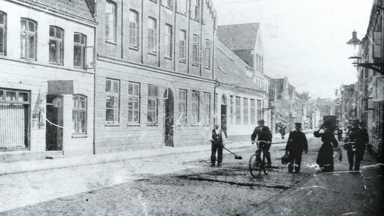 Ein historisches Foto der Friedrichsstraße in Schleswig. © Stadtarchiv Schleswig