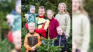 Kathrin und Thorsten Rabeler mit ihren vier Kindern. © Kathrin & Thorsten Rabeler 