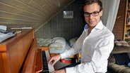 Niels Hahn aus Grevenkop am Klavier © NDR Foto: Peter Bartelt