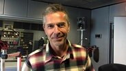Dirk Steffens steht im Studio. © Dirk Steffens 