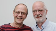 Hartmut Cyriacks und Peter Nissen blicken in die Kamera. © Chris Wippermann 