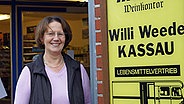 Elke Weede im Edeka-Laden in Kassau © NDR Foto: Nadine Dietrich