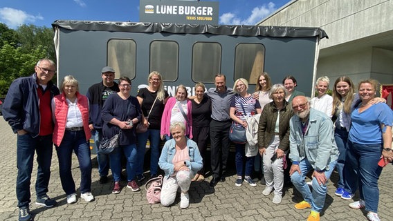 Zuschauerinnen und Zuschauer zu Besuch bei den Roten Rosen in Lüneburg © Studio Hamburg Serienwerft 