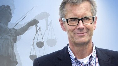 Christian Wulff vor einer Justizia (Montage). © imago Foto: Ralph Peters, Future Image