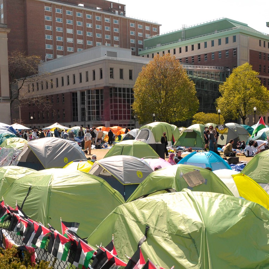 bunte Zelte stehen auf dem Campus der Columbia Universität in New York für Palästina © IMAGO/ZUMA Wire Foto: IMAGO/Jimin Kim
