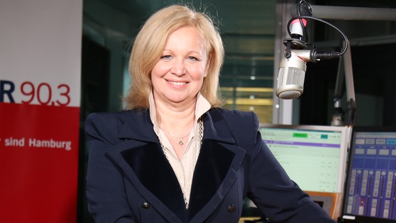 Kerstin von Stürmer im Studio von NDR 90,3 © NDR Foto: Marco Peter