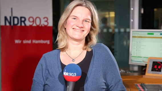 Petra Volquardsen im Studio von NDR 90,3 © NDR Foto: Marco Peter