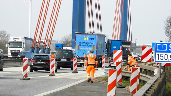 Sanierungsarbeiten auf der Norderelbbrücke © picture alliance / ABB Foto: ABB