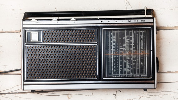 Ein schwarzes UKW-Radio © Fotolia Foto: blackboard1965