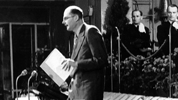 Hugh Carleton Greene, nach dem Krieg Controller of Broadcasting für die Britische Zone Deutschlands, von 1946 - 1948 erster Generaldirektor des NWDR, von 1960 bis 1969 Generaldirektor der BBC London. © NDR / Drischel 