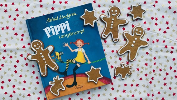 Pfefferkuchen auf dem Buch "Pippi Langstrumpf" - Bücher der Folge 15 des Podcasts eatreadsleep. © NDR 