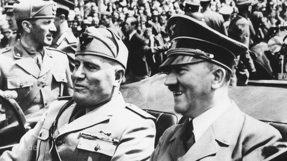 Hitler und Mussolini bei Abgehakt.  