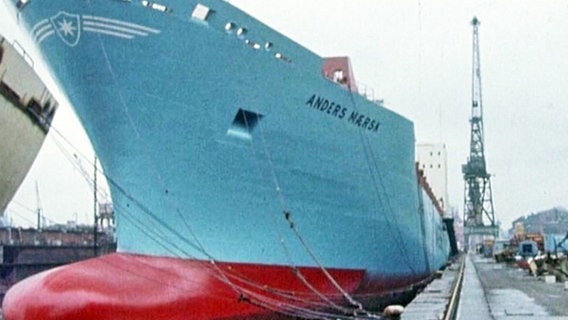 Das Containerschiff "Anders Maersk" im Hamburger Hafen im Januar 1976 © NDR 
