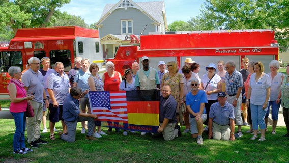 Die Reisegruppe zu Gast in Scribner, Nebraska. Ein kleiner Ort mit viel norddeutscher Geschichte. © NDR/doc.station/Volkert Schult 