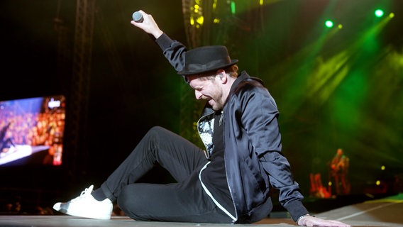 Johannes Oerding auf der Bühne des NDR Plaza Festivals in Hannover © NDR/Andreas Heineke 