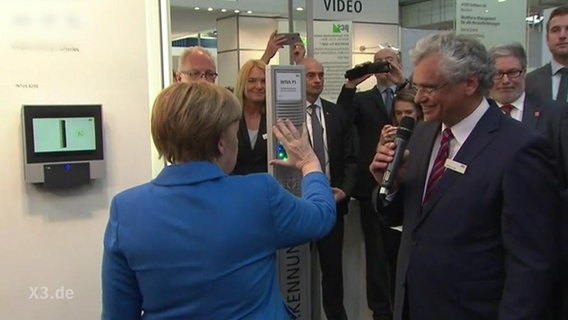 Angela Merkel auf der CeBIT.  