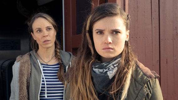 Mutter-Tochter-Konflikt: Zwischen Heddi (Anneke Kim Sarnau, li.) und Eva (Zoe Moore, re.) herrscht Funkstille. © ARD Degeto/Christine Schroeder 