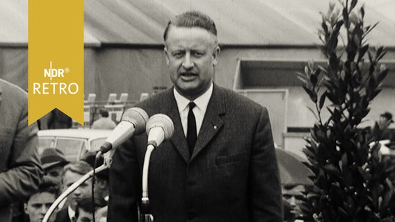 Wilfried Hasselmann, neuer Ernährungs- und Landwirtschaftsminister in Niedersachsen, bei einer Rede 1965  