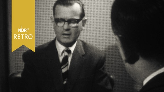 Schleswig Holsteins Innenminister Hartwig Schlegelberger im TV-Interview 1965  