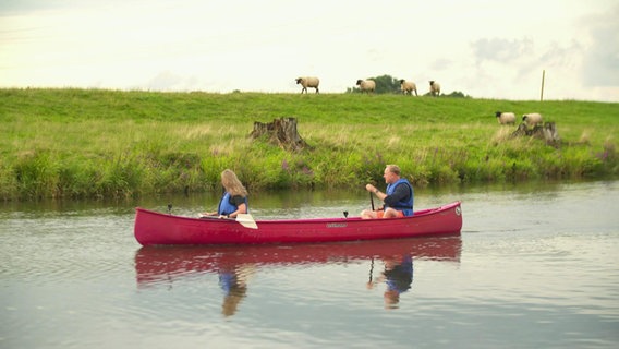 Kanu auf dem Fluss.  