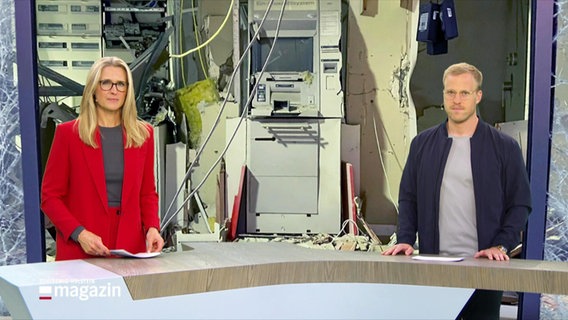 Die Moderatorin Gabie Lüeße und der Moderator Henrik Hanses im Studio © Screenshot 