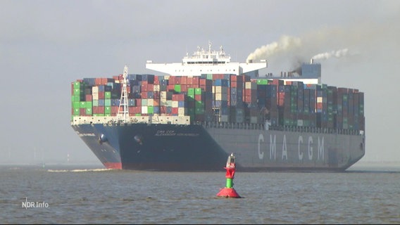 Ein Containerschiff auf der Elbe. © Screenshot 