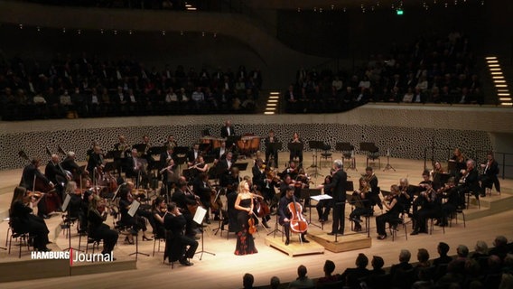 Die Stargeigerin Anne-Sophie Mutter, Pablo Ferrández und das London Philharmonic Orchestra  in der Elbphilharmonie. © Screenshot 