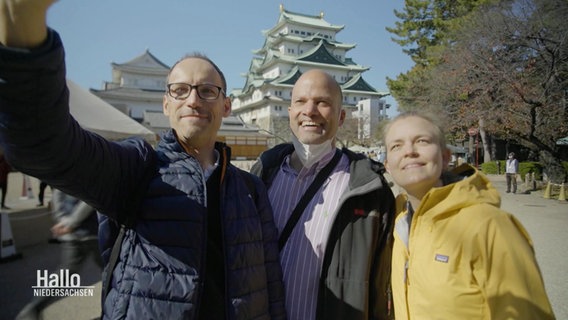 Drei Mitglieder der NDR Radiophilharmonie in Japan. © Screenshot 
