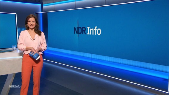 Romy Hiller moderiert NDR Info. © Screenshot 