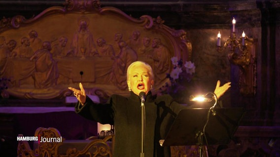 Angelika Milster sing im Michel. © Screenshot 