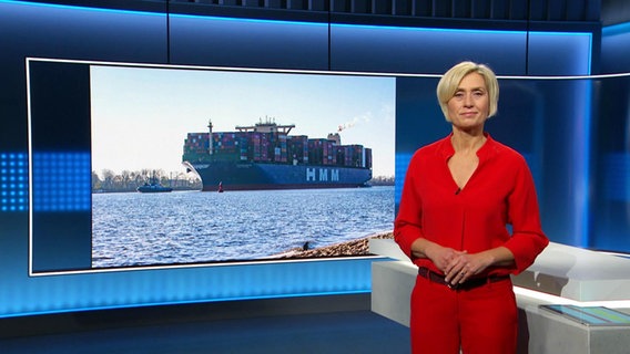 Susanne Stichler moderiert NDR Info um 21:45 © Screenshot 