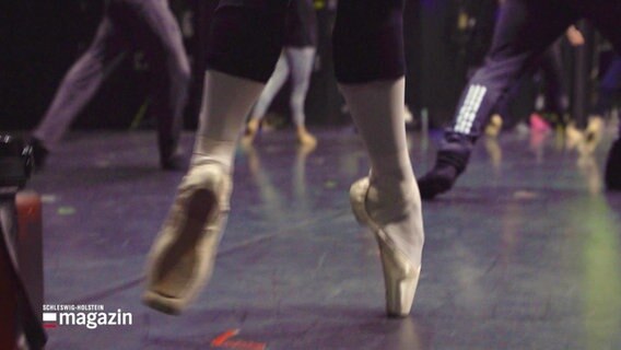 Die Füße einer Balletttänzerin. © Screenshot 