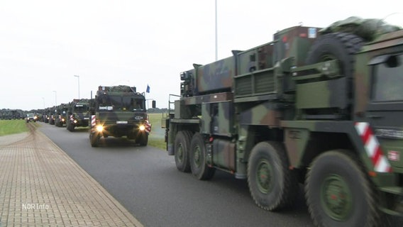 Die Flugabwehrsysteme des Types "Patriot" machen sich aus Bad Sülze auf in ihr neues Einsatz Gebiet nach Polen. © Screenshot 