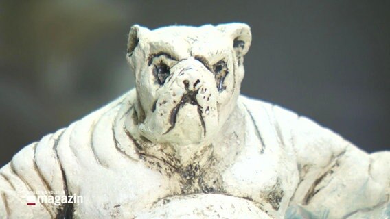 Keramik-Kunstwerk in Form eines Hundes © Screenshot 