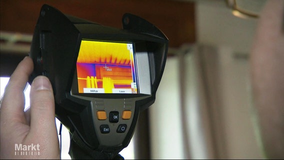 Eine Wärmebildkamera wird benutzt © Screenshot 