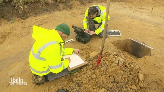 Archäologen bei der Arbeit. © Screenshot 