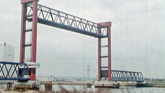 Die Kattwykbrücke bei ihrer Einweihung am 21. März 1973. © Screenshot 