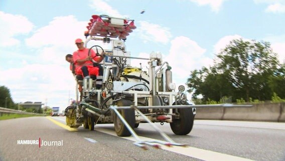 Ein Fahrzeug zur Markierung der Autobahn © Screenshot 