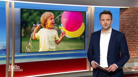 Jan Starkebaum moderiert Hallo Niedersachsen. © Screenshot 